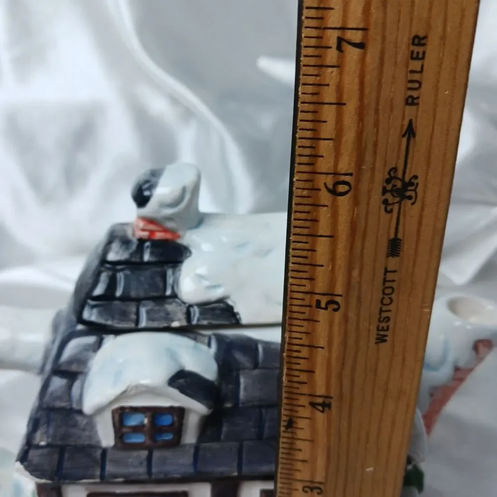 WINTER COTTAGE SCENE TEAPOT